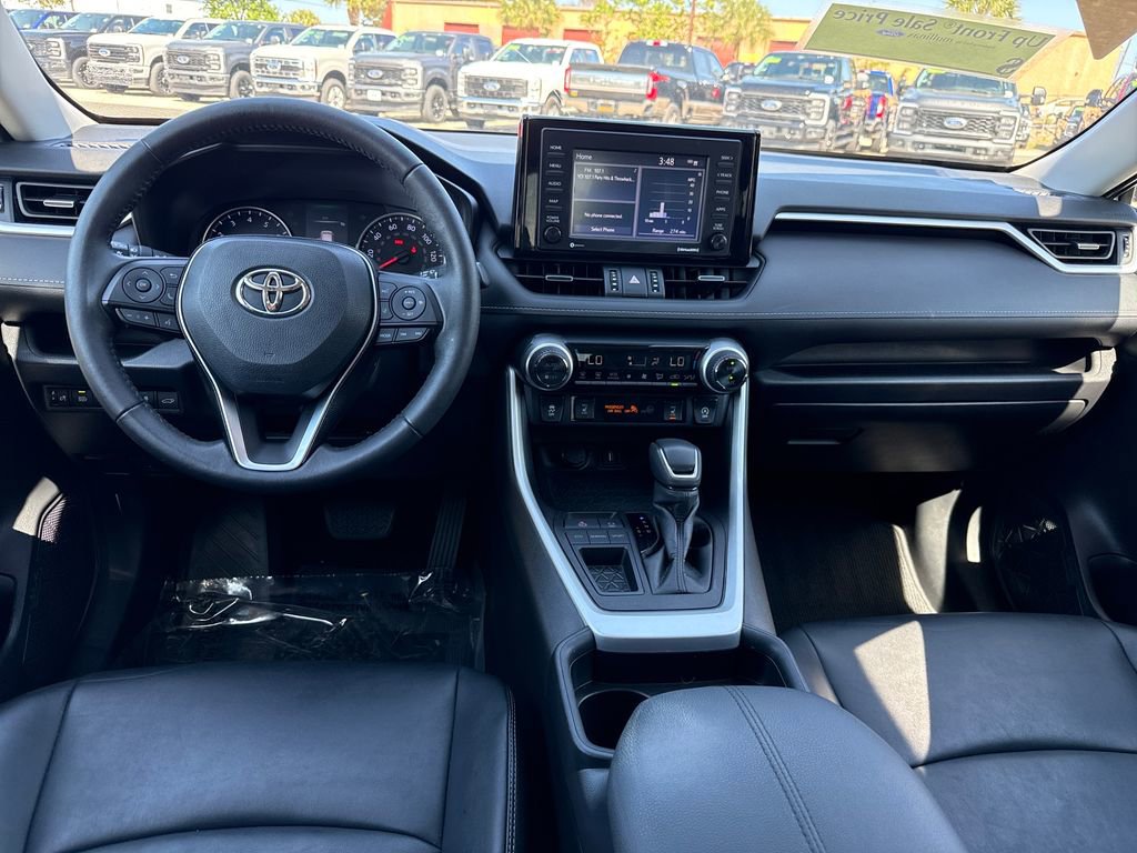 Used 2021 Toyota RAV4 XLE Premium image 5