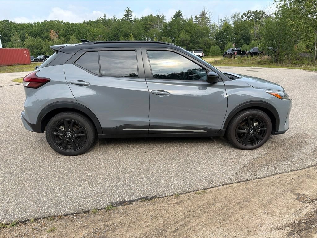 Used 2022 Nissan Kicks SR FWD image 3