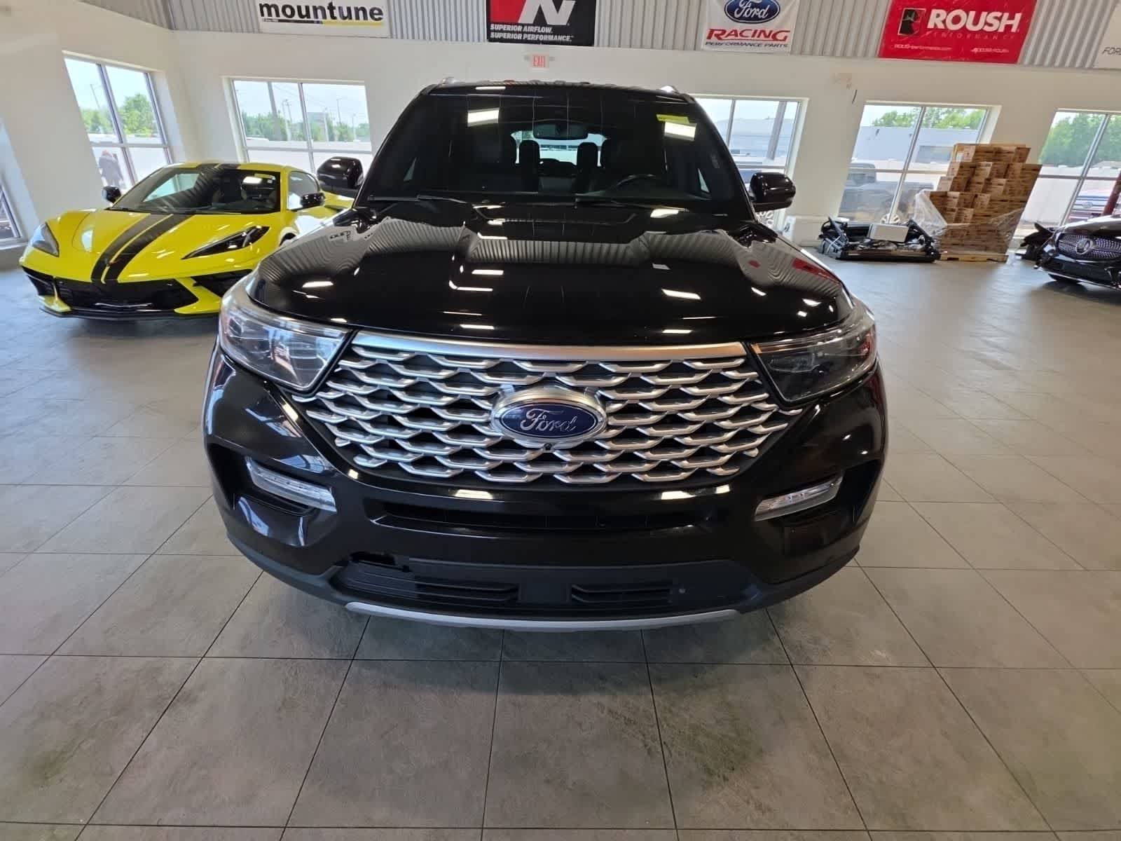 Certified 2022 Ford Explorer Platinum w/ Equipment Group 601A AWD/4WD image 3