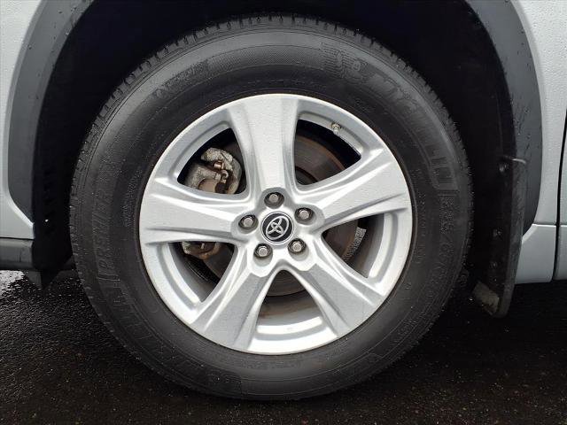 Used 2023 Toyota Highlander LE image 23