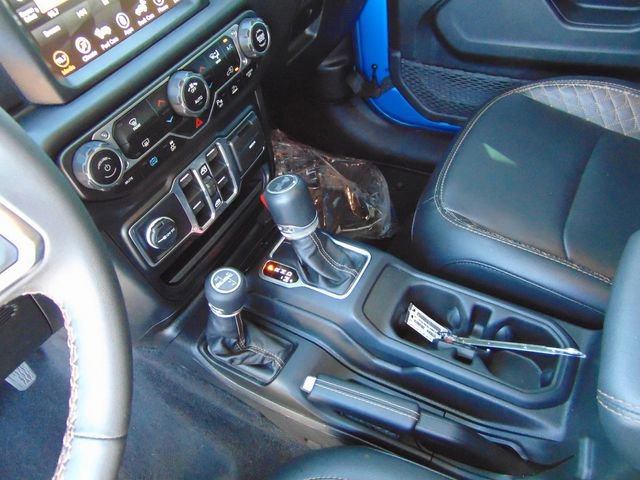 Used 2023 Jeep Wrangler Unlimited Sahara AWD/4WD image 15