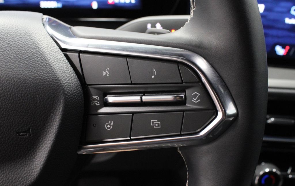Used 2025 Chevrolet Traverse LT AWD/4WD image 28