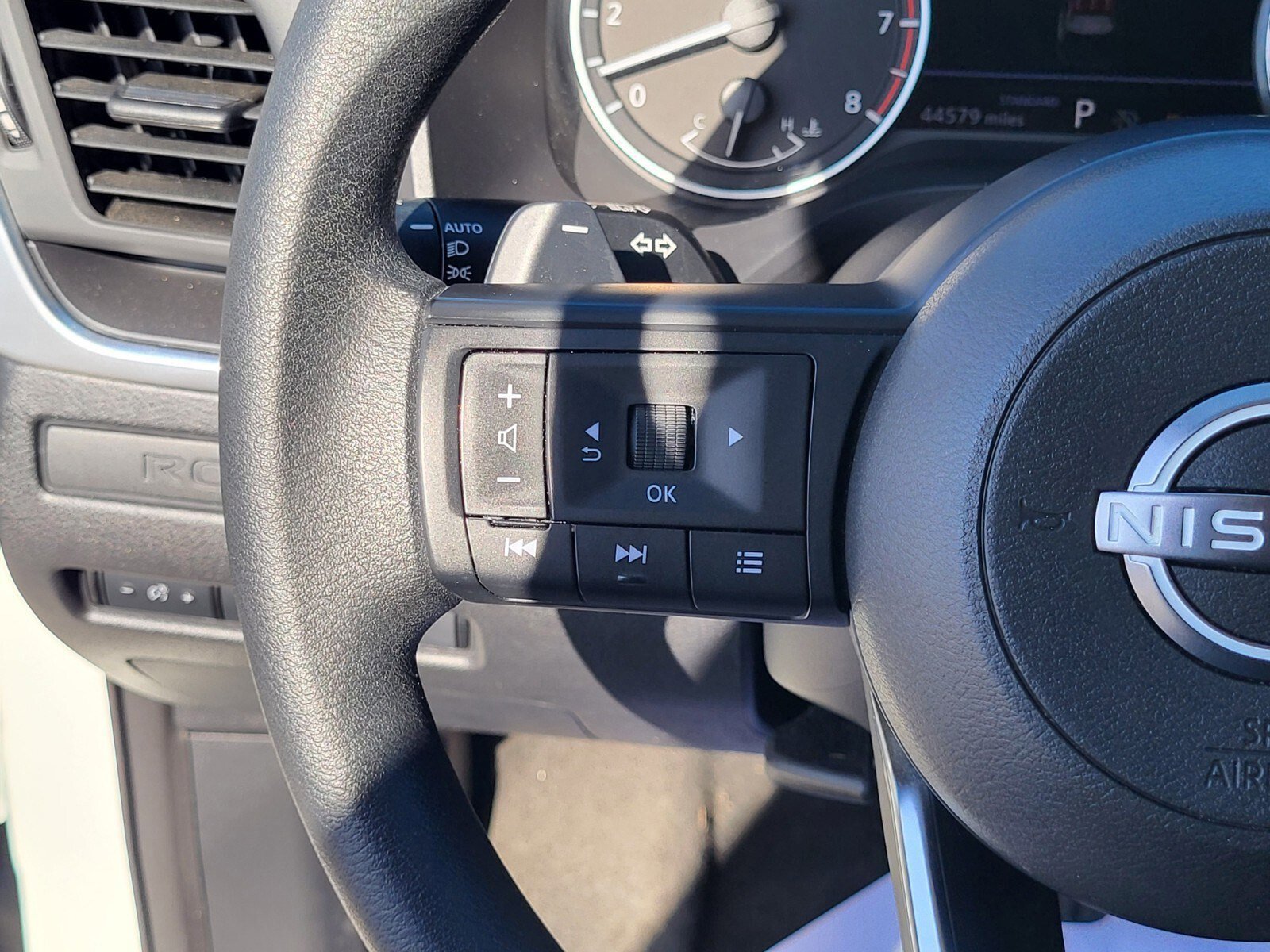 Used 2024 Nissan Rogue S image 26