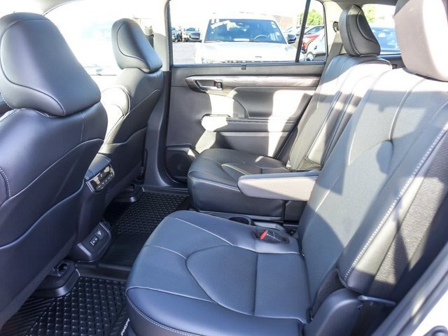 Used 2026 Toyota Highlander Limited AWD/4WD image 18