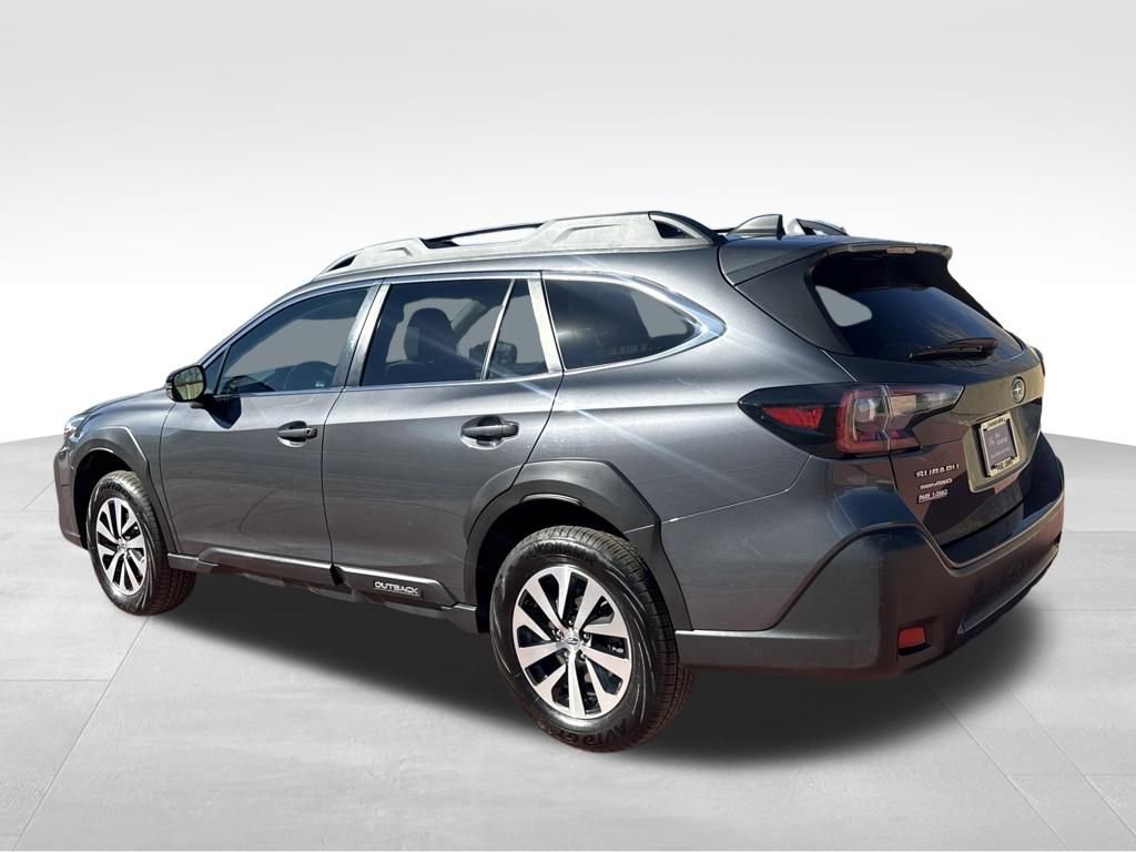 Used 2023 Subaru Outback Premium AWD/4WD image 5