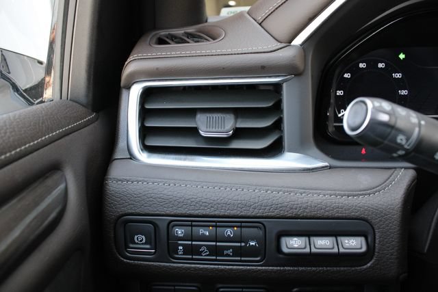 Used 2024 GMC Yukon Denali w/ Advanced Technology Package AWD/4WD image 9