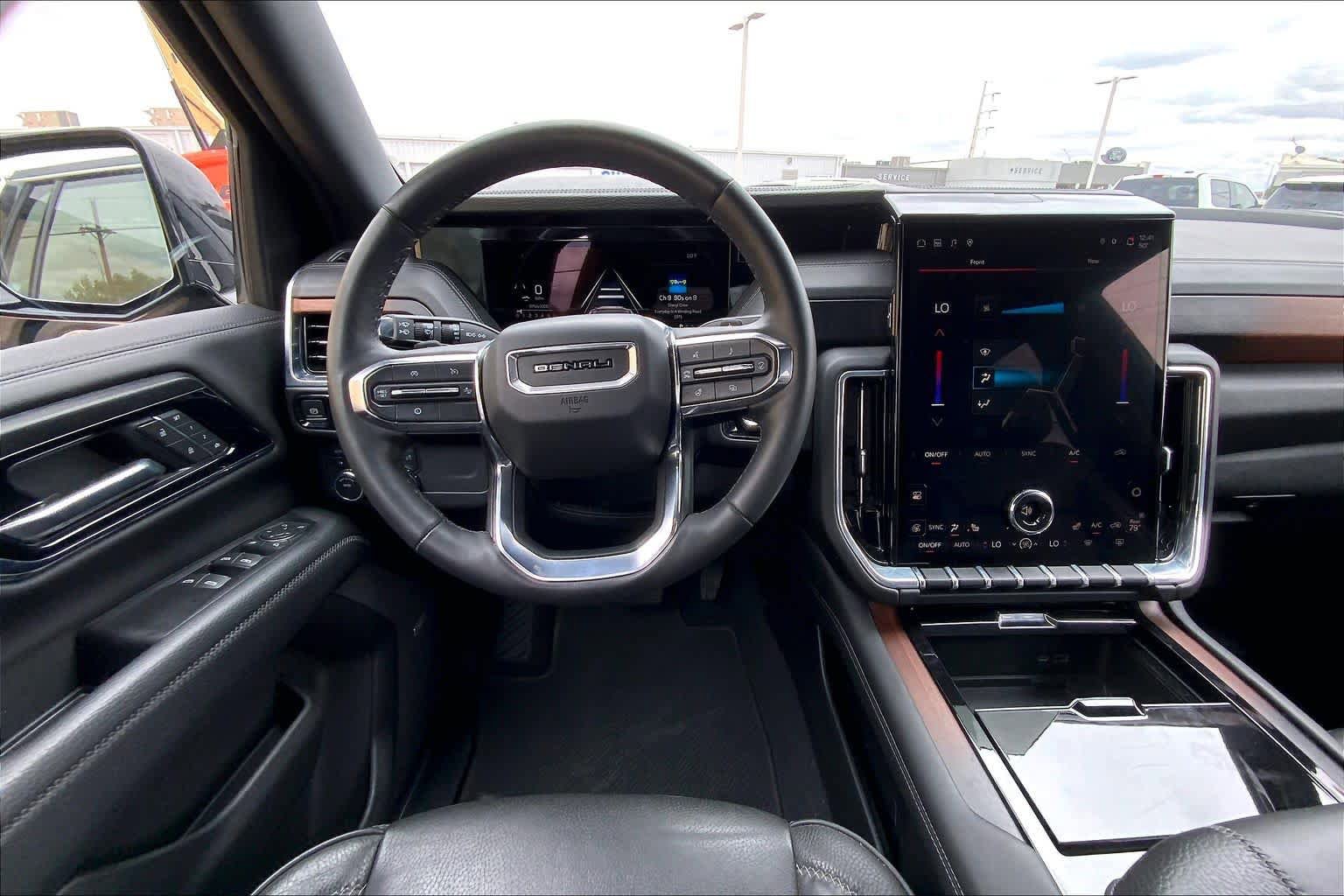 Used 2025 GMC Yukon XL Denali AWD/4WD image 6