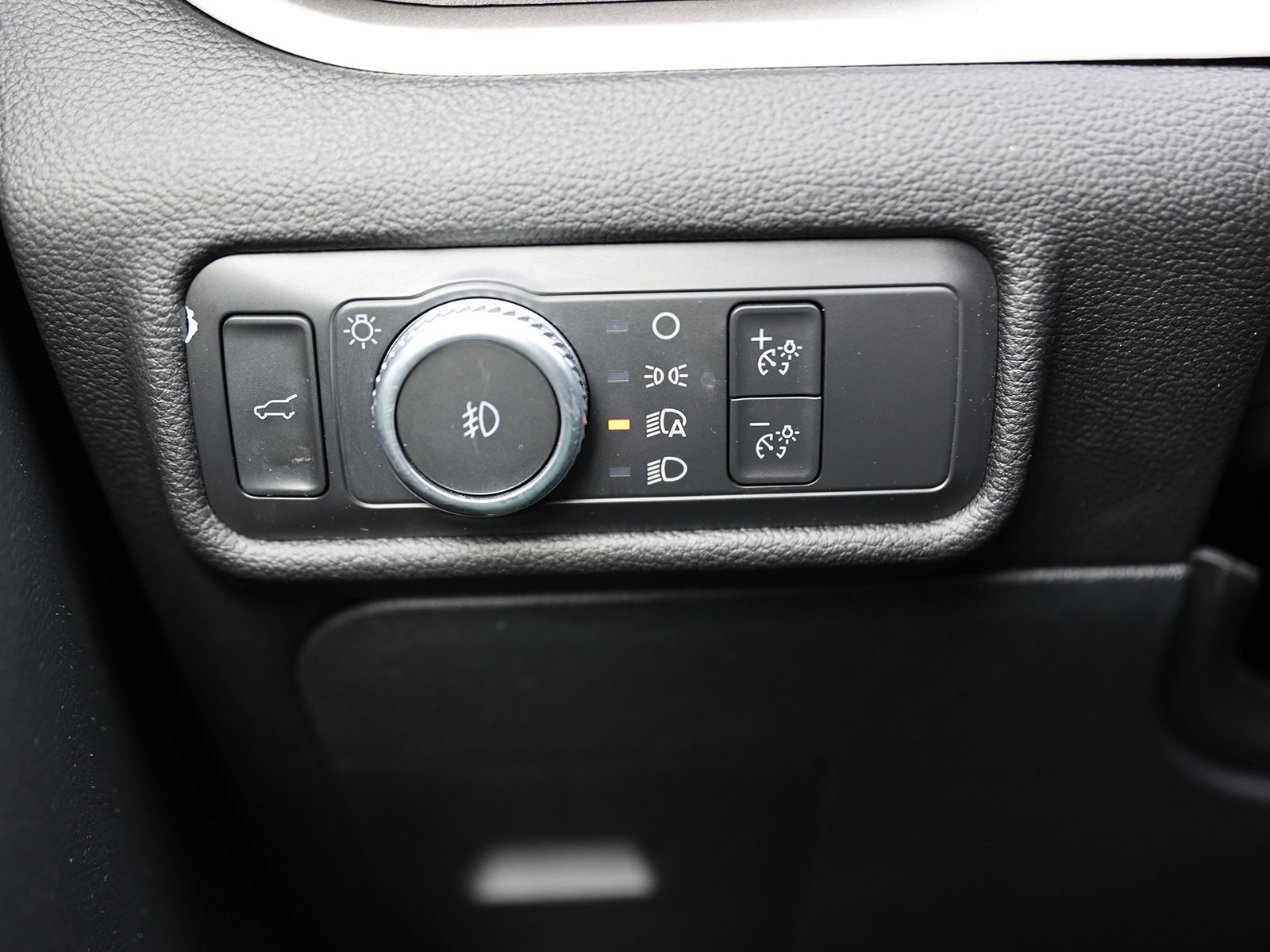 Certified 2022 Ford Explorer XLT w/ Equipment Group 202A image 38