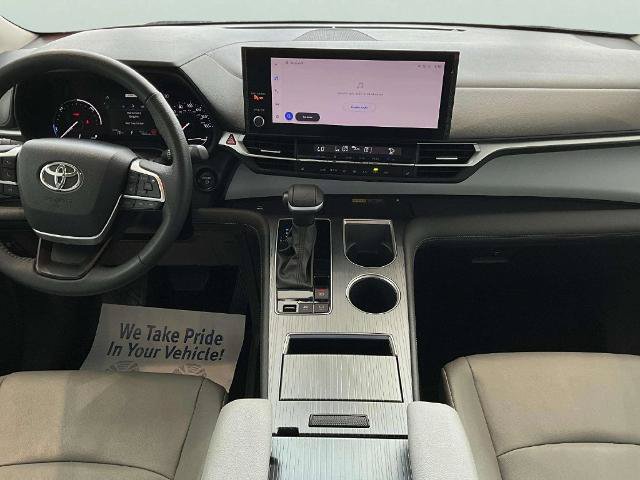 Used 2025 Toyota Sienna XLE FWD image 26
