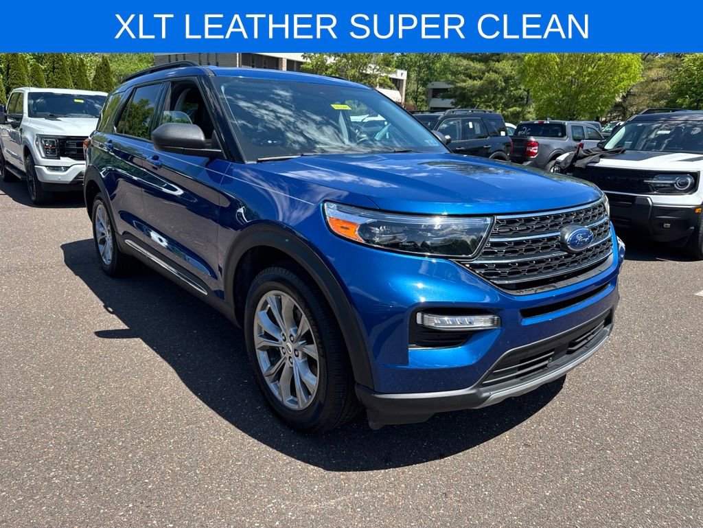 Certified 2023 Ford Explorer XLT w/ Equipment Group 202A AWD/4WD image 3