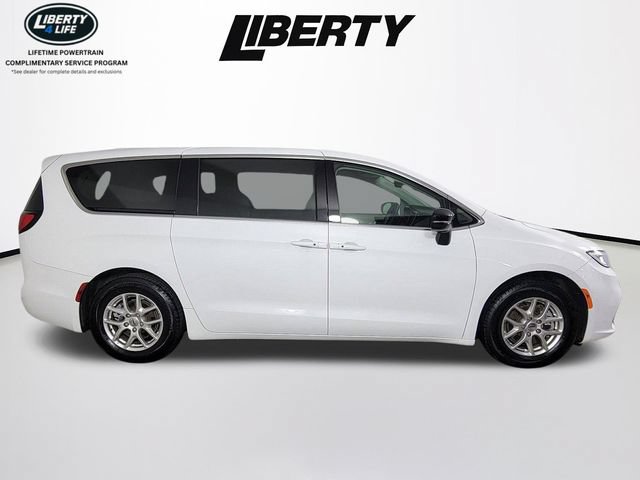 Used 2024 Chrysler Pacifica Touring-L FWD image 2