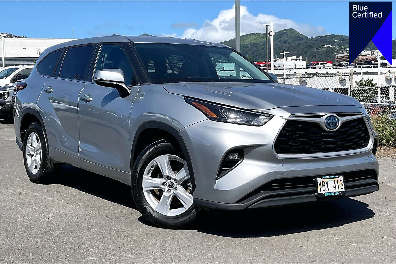 Used 2023 Toyota Highlander LE FWD image 1