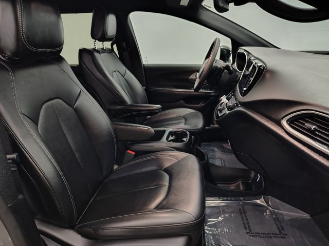 Used 2025 Chrysler Pacifica Select FWD image 26