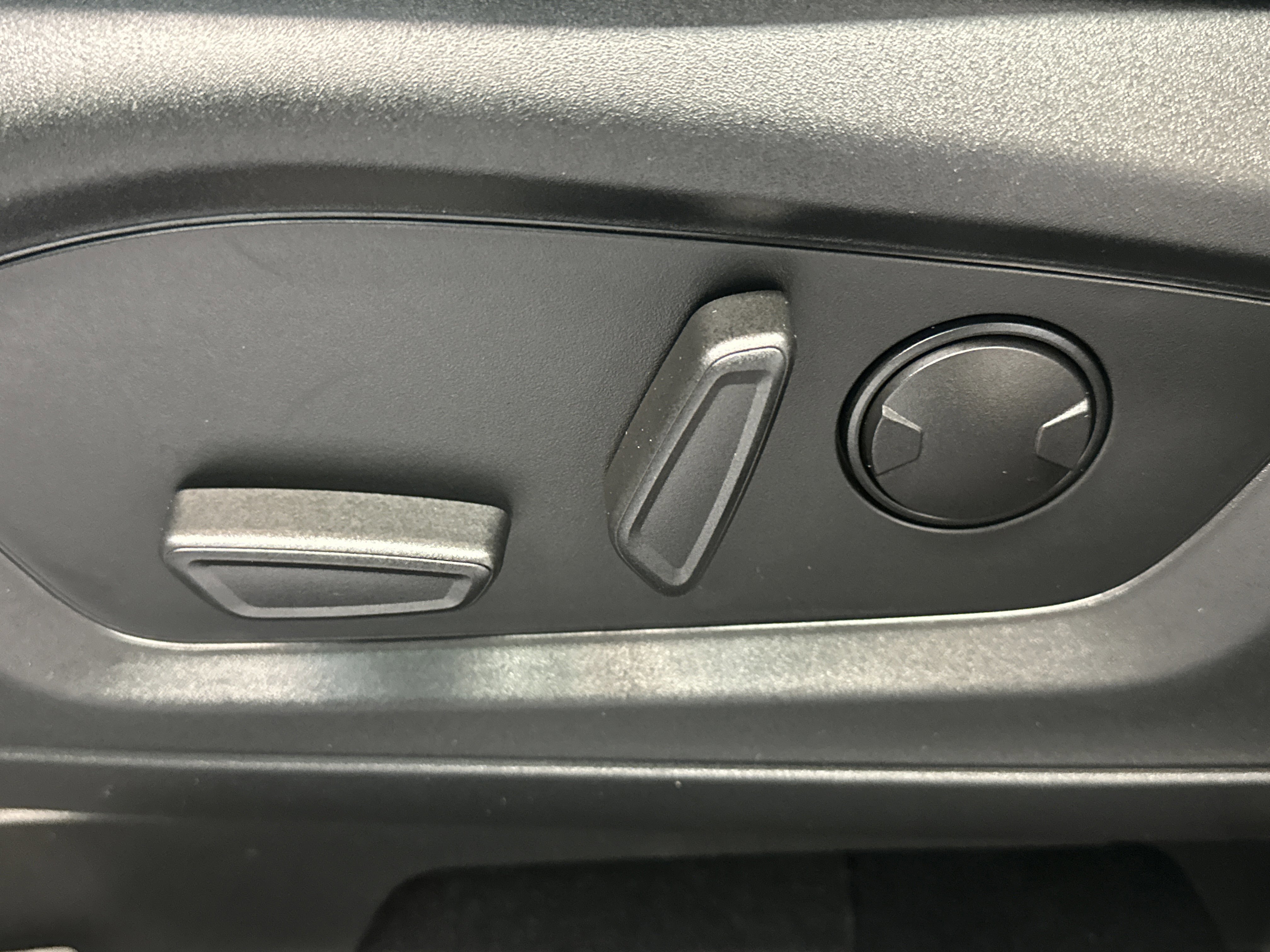 Certified 2022 Ford Explorer XLT w/ Equipment Group 202A image 24