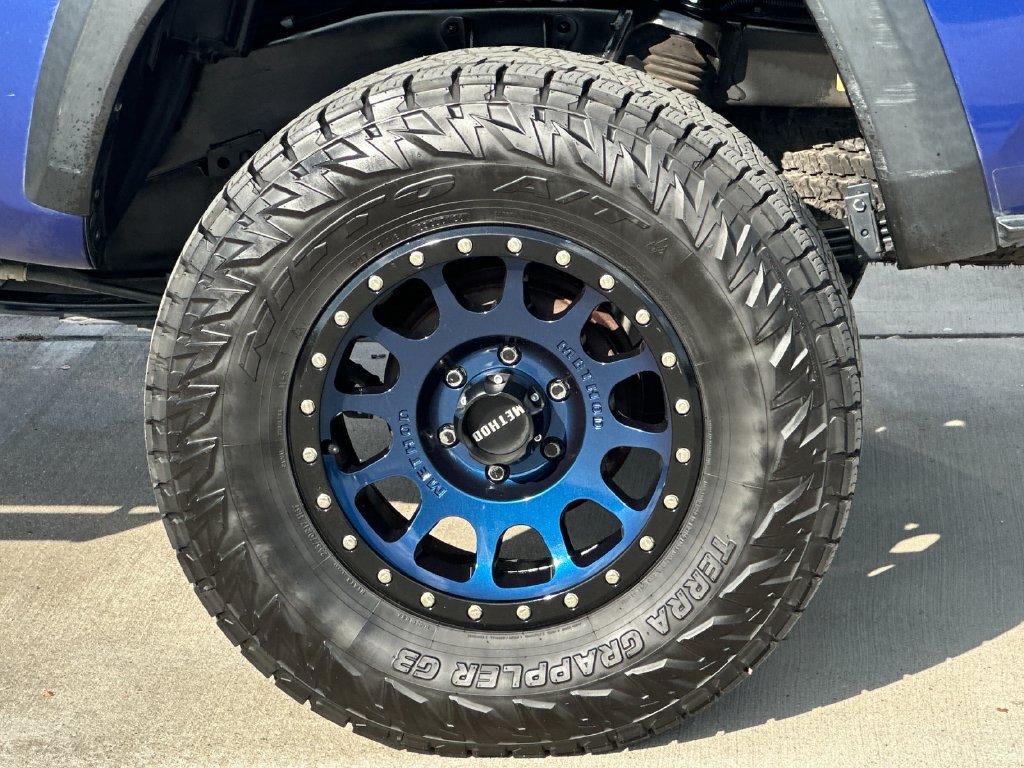 Used 2022 Toyota Tacoma TRD Off-Road w/ TRD Premium Off Road Package AWD/4WD image 26
