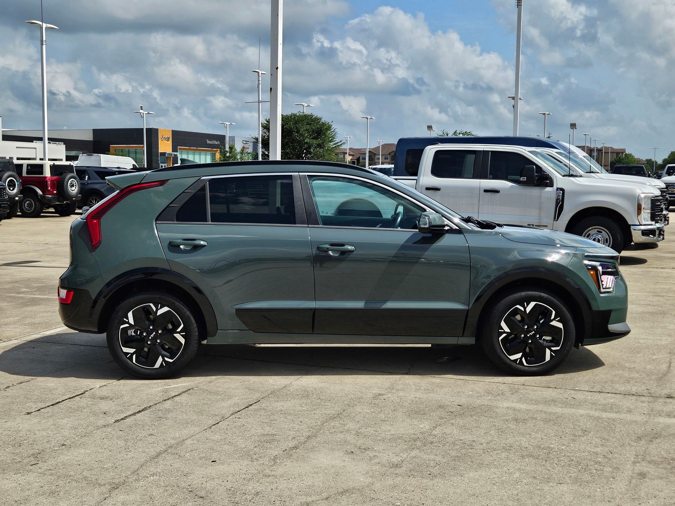 Used 2024 Kia Niro Wind FWD image 2