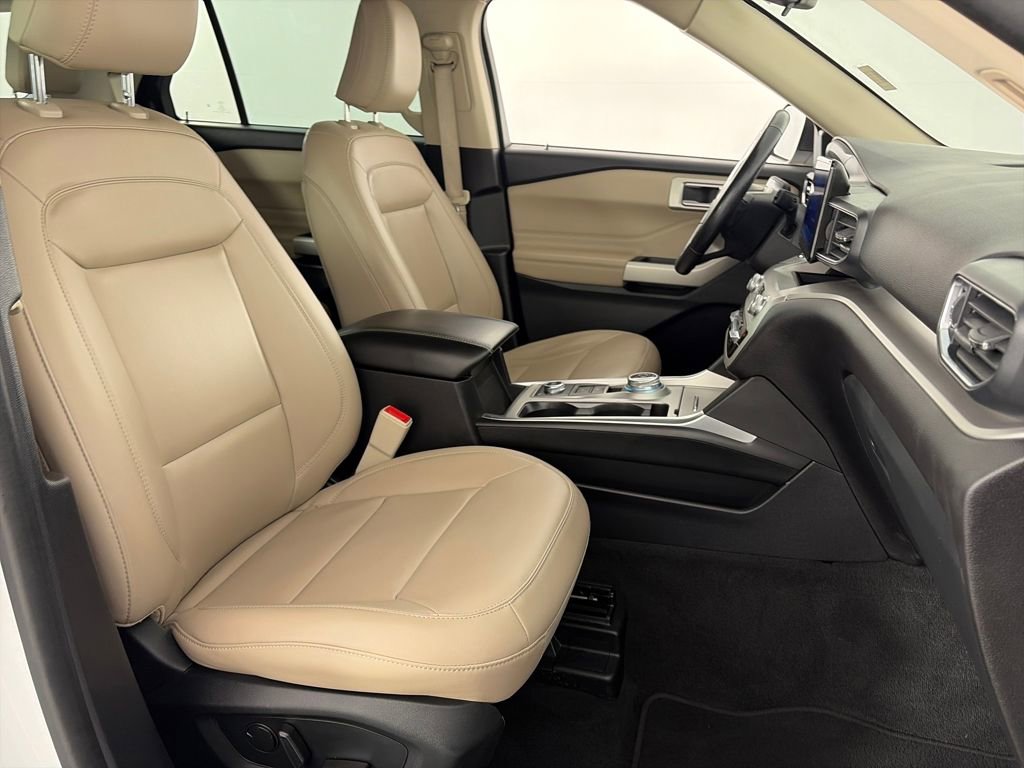 Certified 2022 Ford Explorer XLT w/ Equipment Group 202A image 31