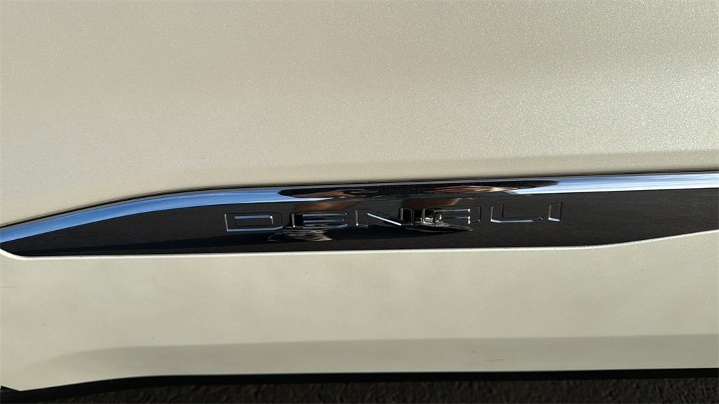 Used 2021 GMC Acadia Denali w/ Denali Technology Package image 7