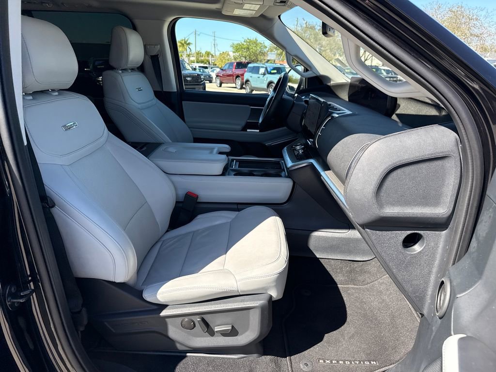 Certified 2025 Ford Expedition Max Platinum image 28
