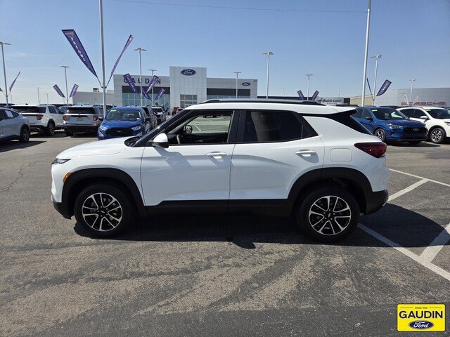 Used 2025 Chevrolet TrailBlazer LT AWD/4WD image 4