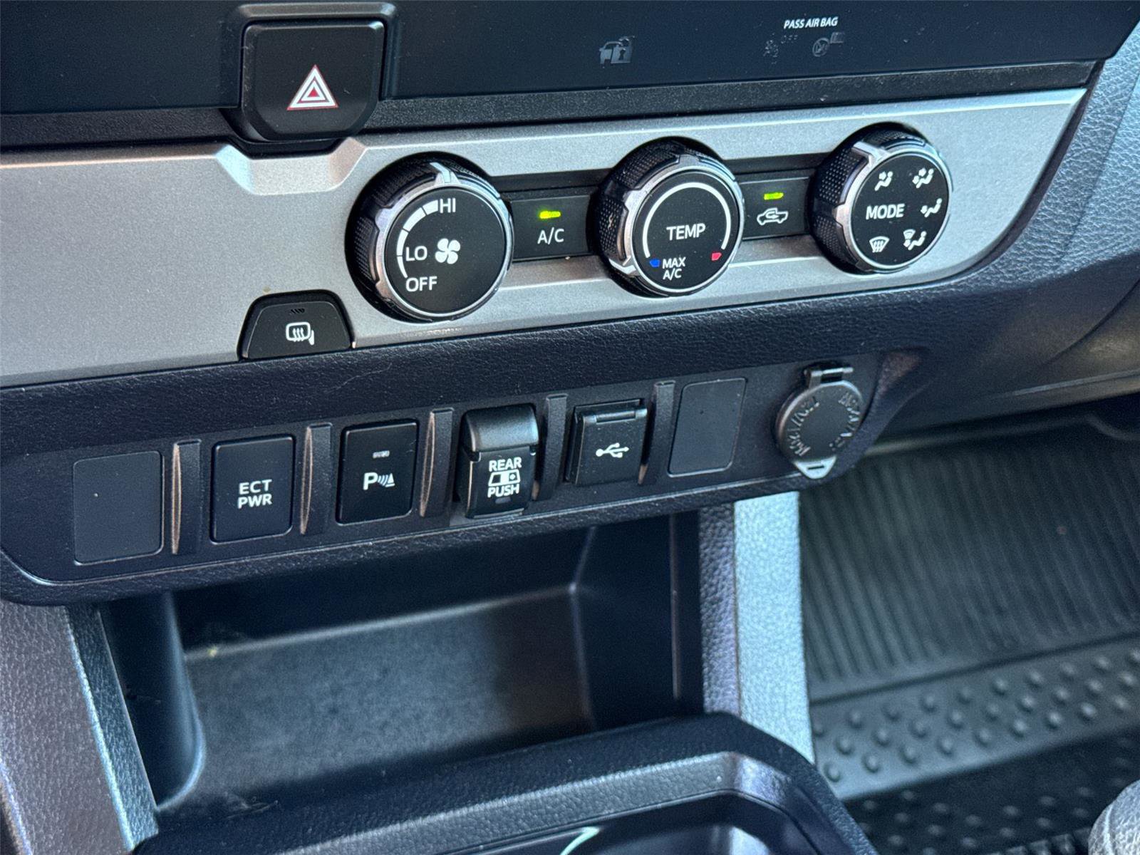 Used 2020 Toyota Tacoma SR5 image 31