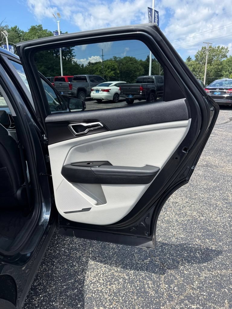 Used 2025 Kia Sportage EX FWD image 14