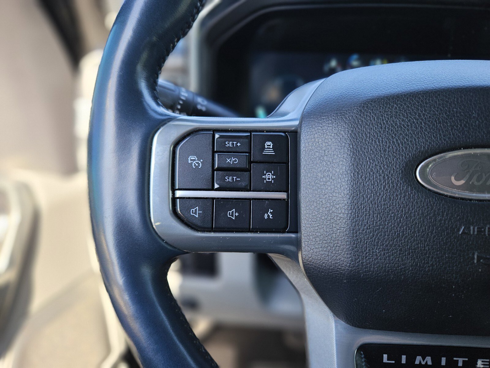 Certified 2024 Ford F250 Limited w/ FX4 Off-Road Package image 29