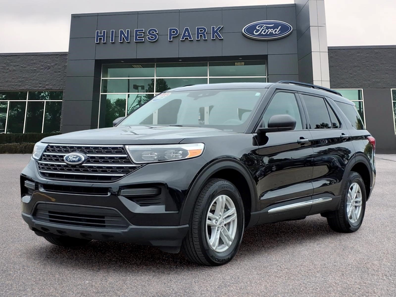 Certified 2023 Ford Explorer XLT AWD/4WD image 3