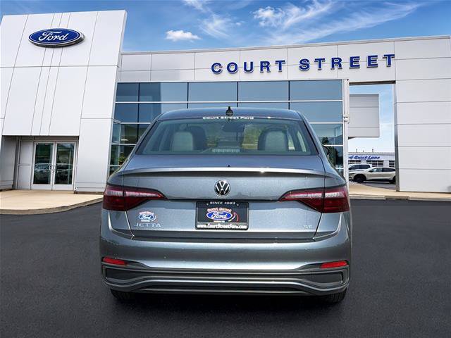 Used 2024 Volkswagen Jetta SE FWD image 6
