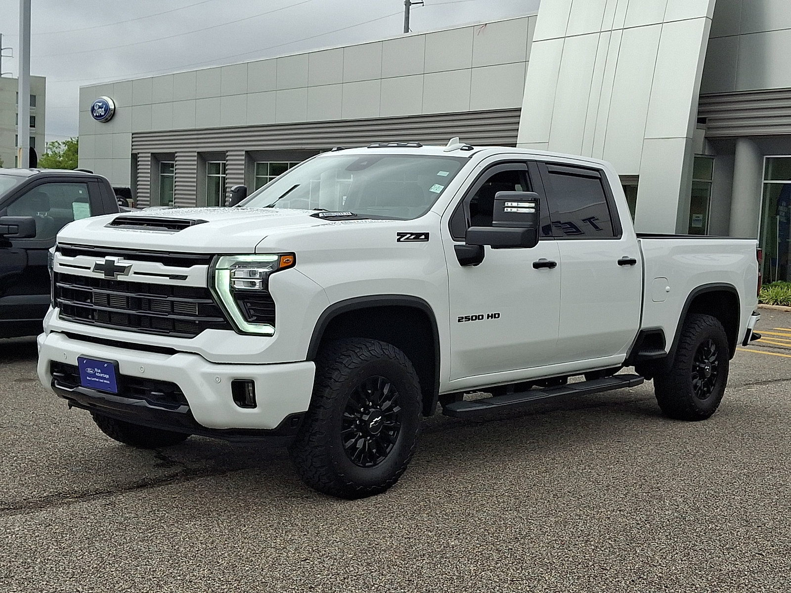 Used 2024 Chevrolet Silverado 2500 LTZ w/ LTZ Plus Package AWD/4WD image 5