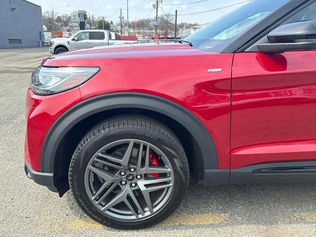 Certified 2025 Ford Explorer ST-Line w/ Premium Package image 12