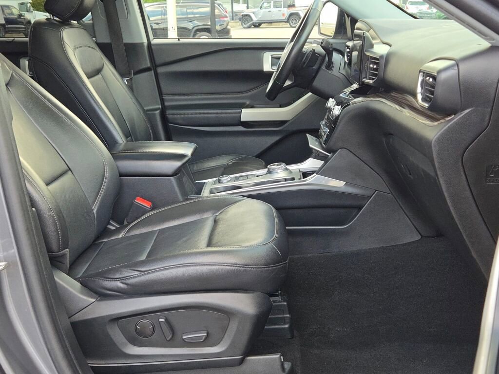 Certified 2021 Ford Explorer Limited w/ Equipment Group 301A image 5