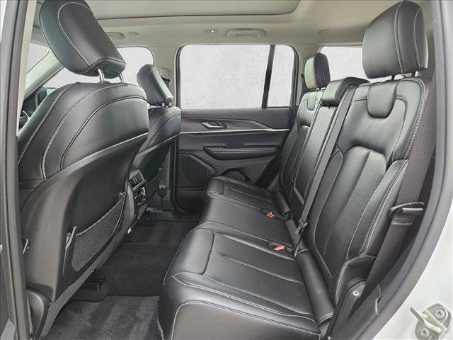 Used 2024 Jeep Grand Cherokee Limited AWD/4WD image 18