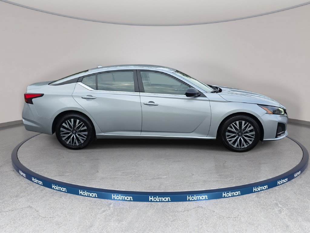 Used 2024 Nissan Altima 2.5 SV FWD image 4