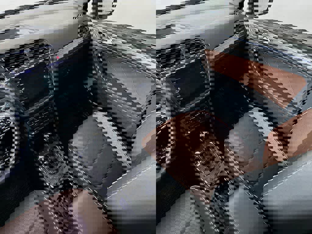 Used 2022 Volkswagen Tiguan SEL R-Line image 14