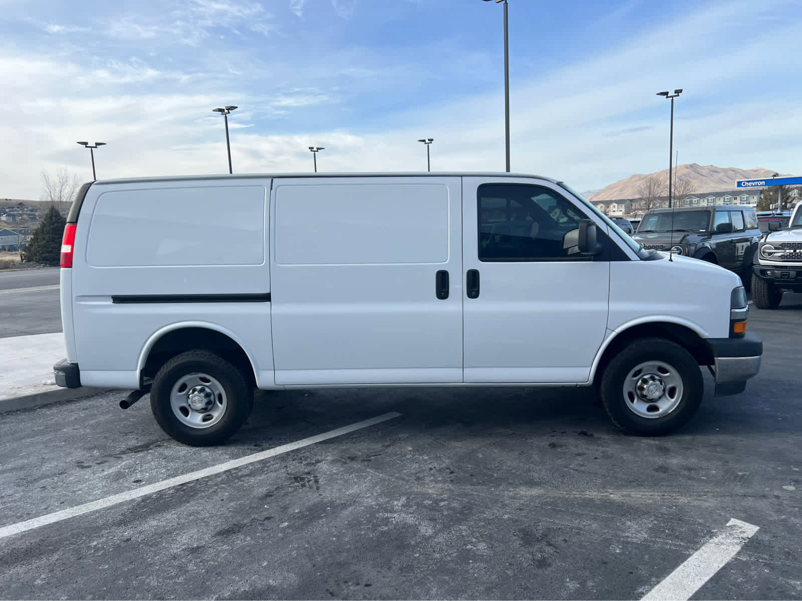 Used 2021 Chevrolet Express 2500 w/ Driver Convenience Package image 9