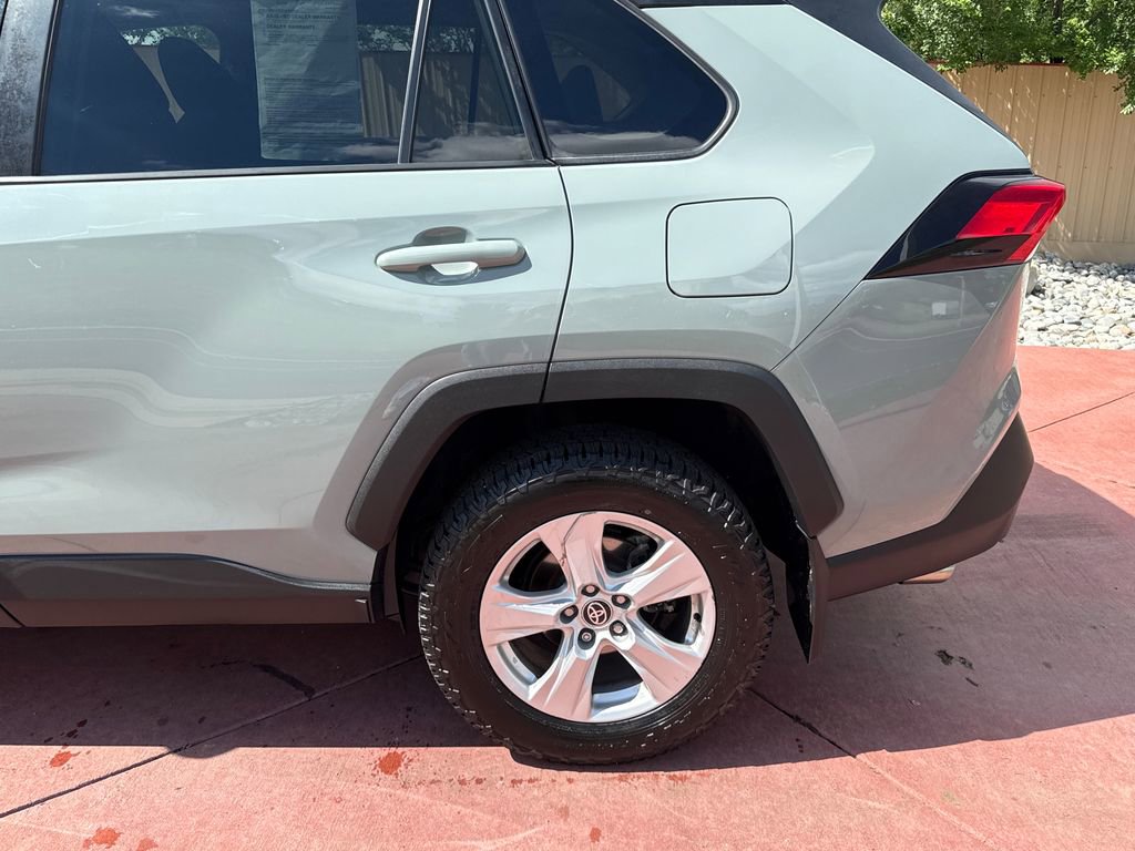 Used 2021 Toyota RAV4 XLE AWD/4WD image 36