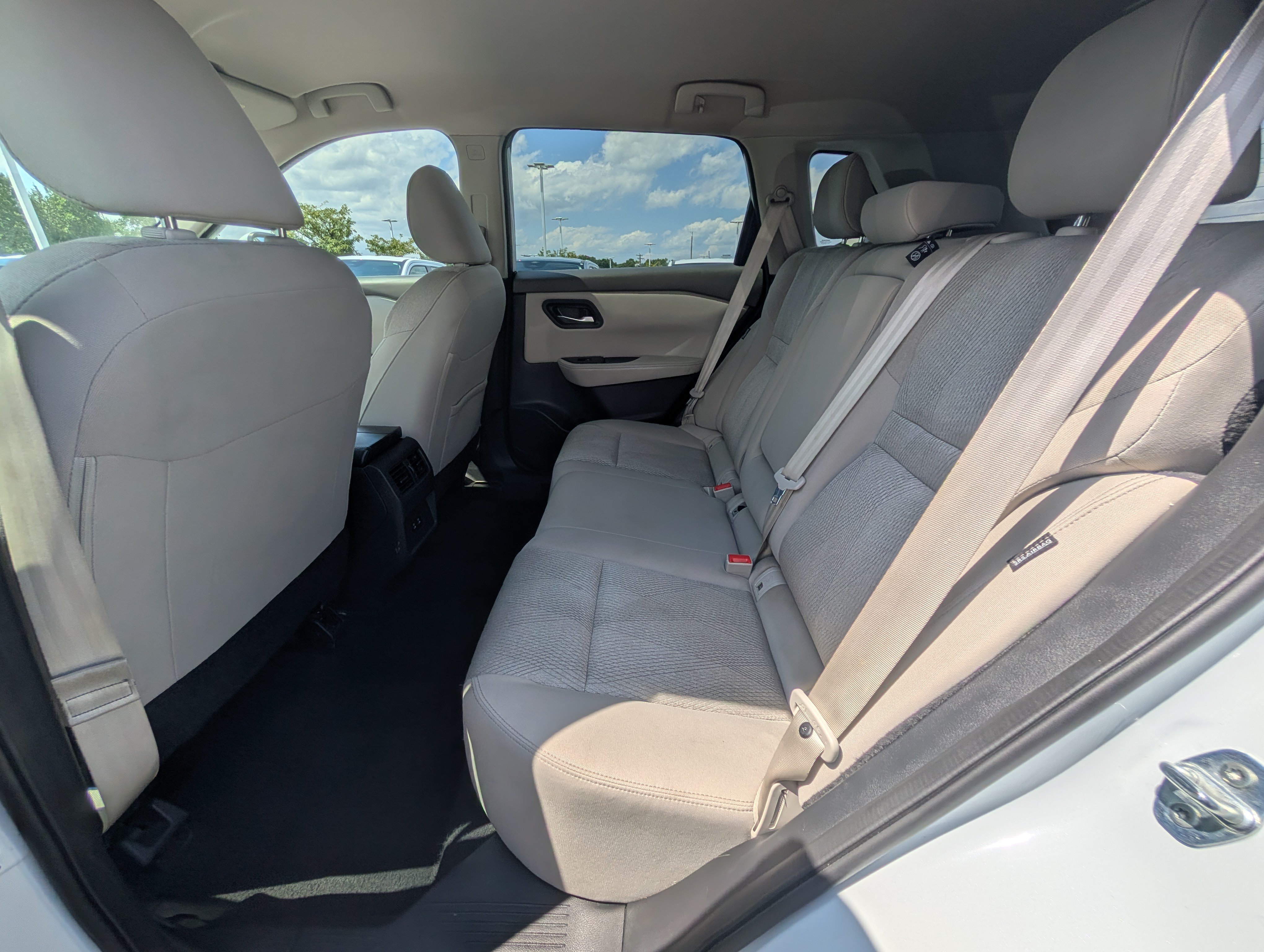 Used 2025 Nissan Rogue SV FWD image 14