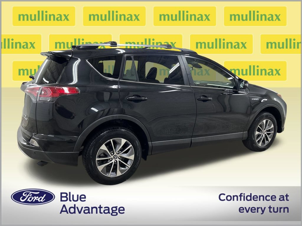 Used 2018 Toyota RAV4 XLE AWD/4WD image 2