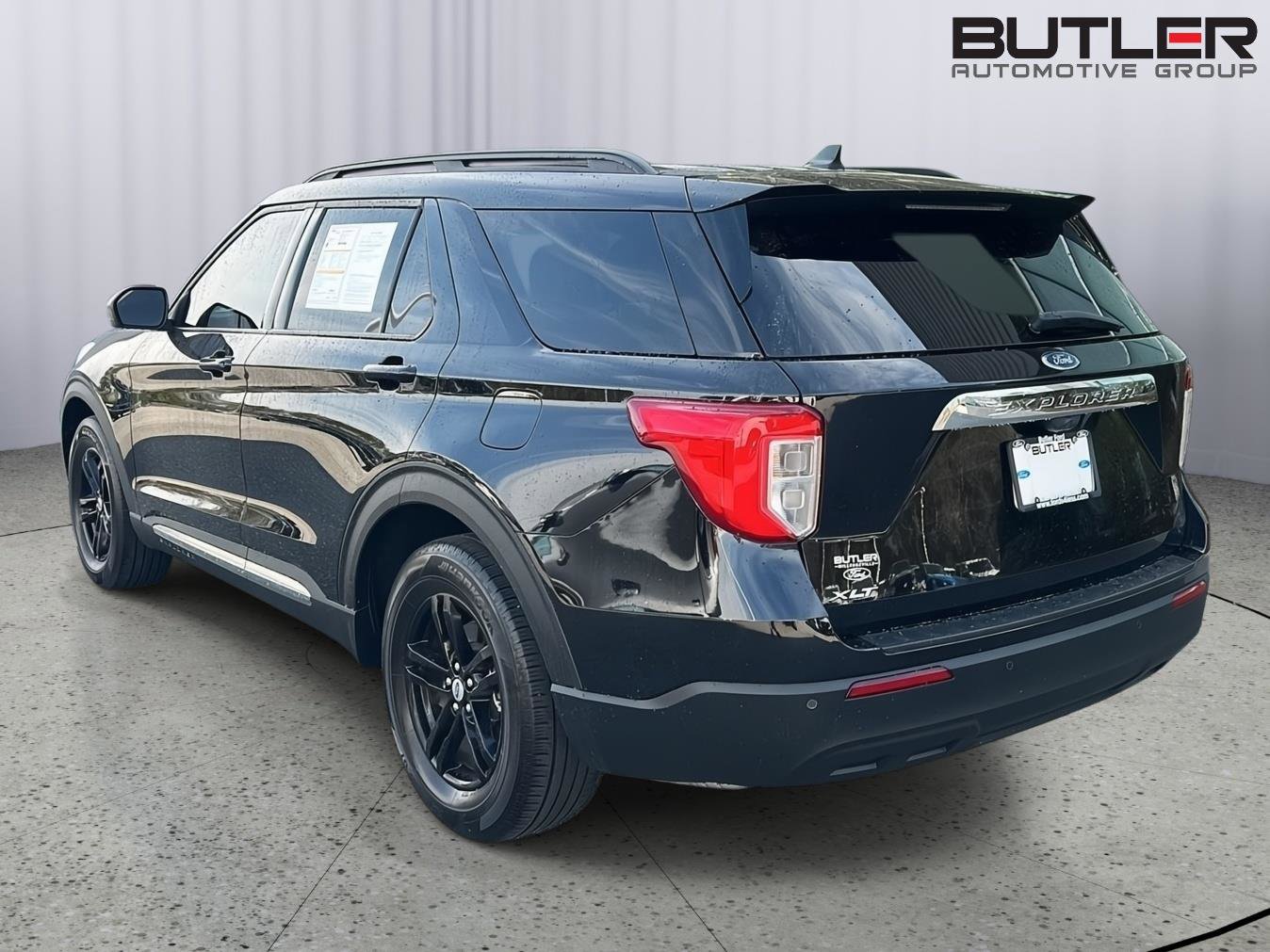 Certified 2023 Ford Explorer XLT RWD image 3