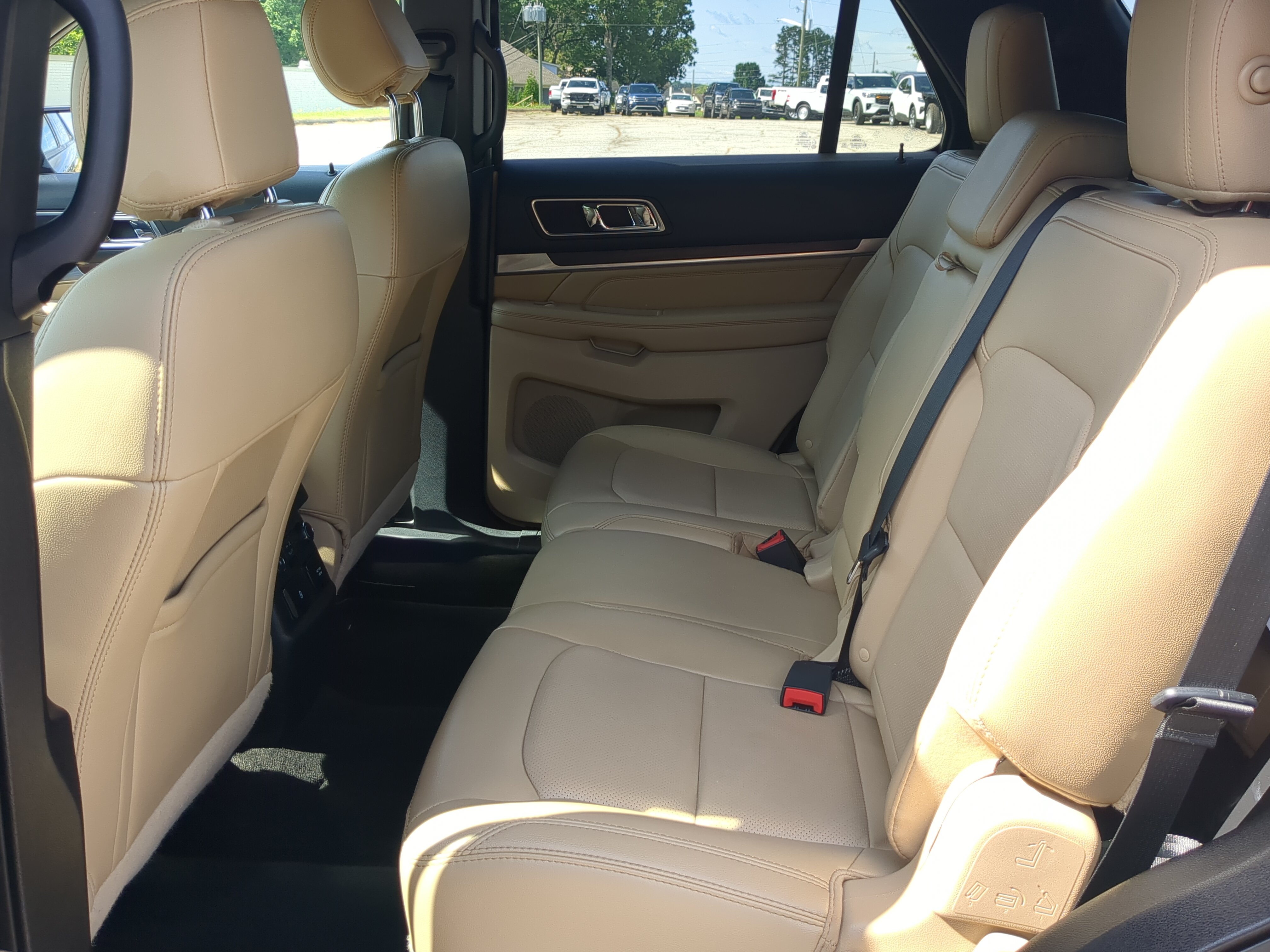 Certified 2017 Ford Explorer Limited FWD image 12