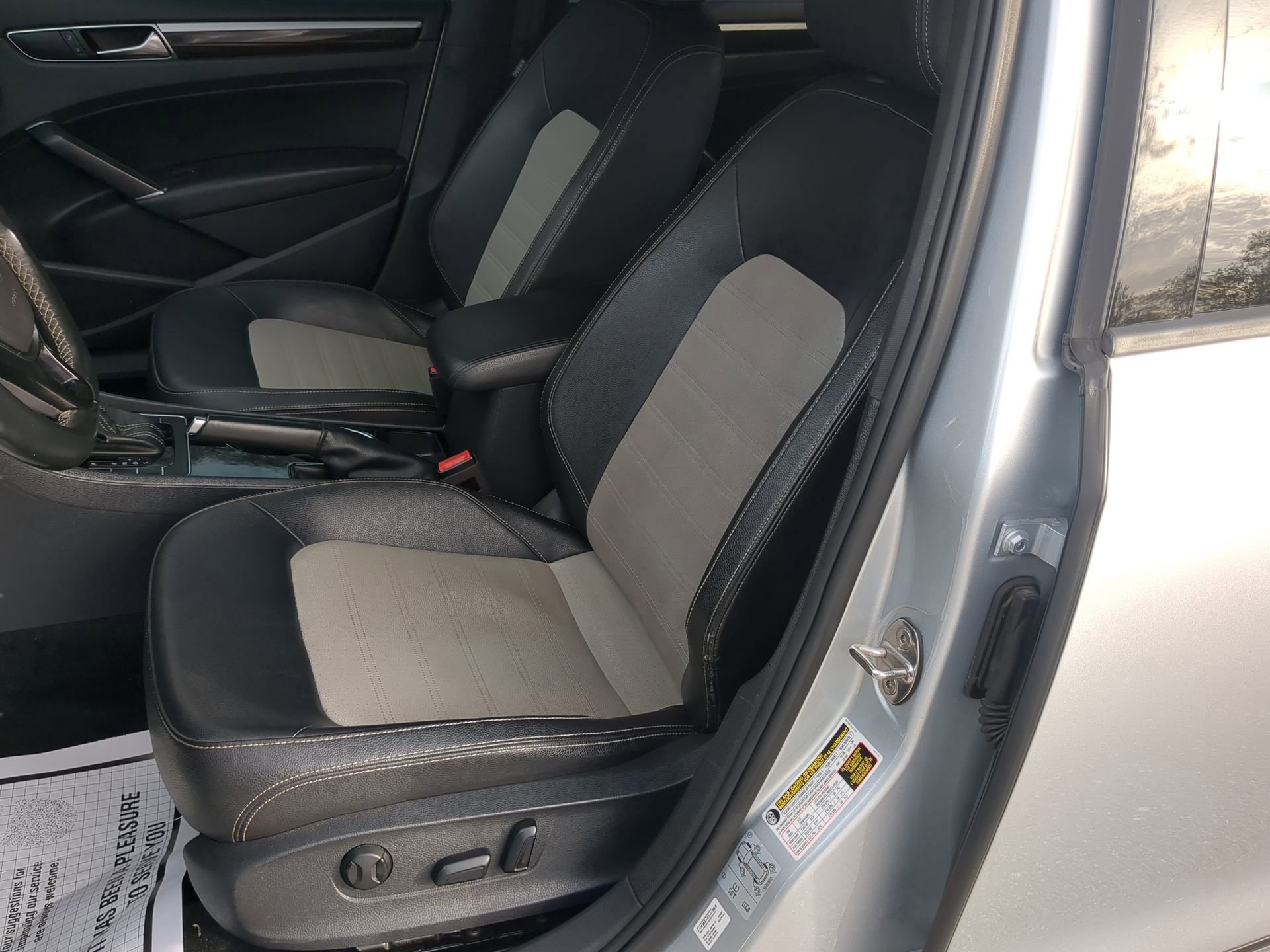 Used 2018 Volkswagen Passat GT image 48