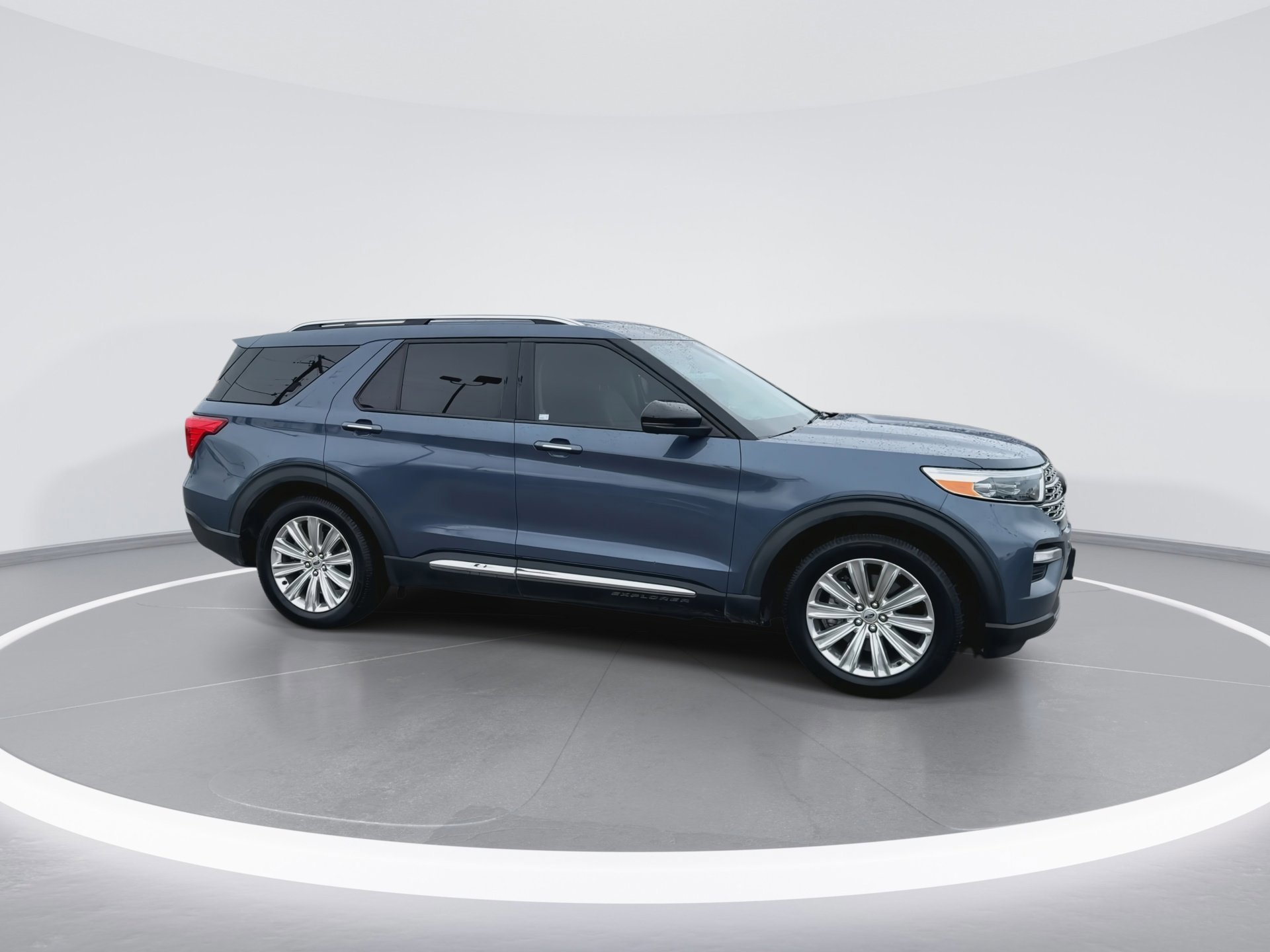 Certified 2021 Ford Explorer Limited w/ Hybrid Equipment Group 310A image 3
