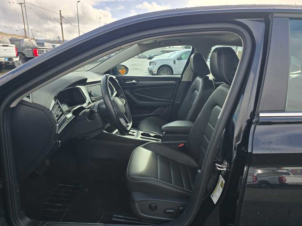 Used 2024 Volkswagen Jetta SE image 10