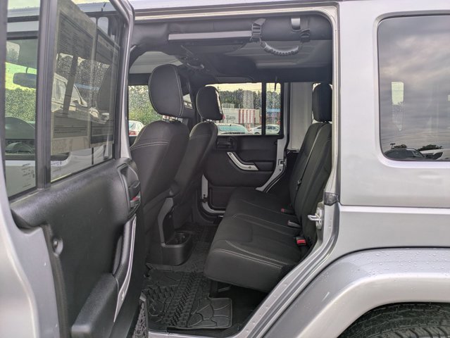 Used 2017 Jeep Wrangler Unlimited Sahara w/ Connectivity Group image 24