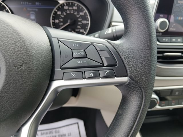 Used 2025 Nissan Altima 2.5 SV FWD image 19