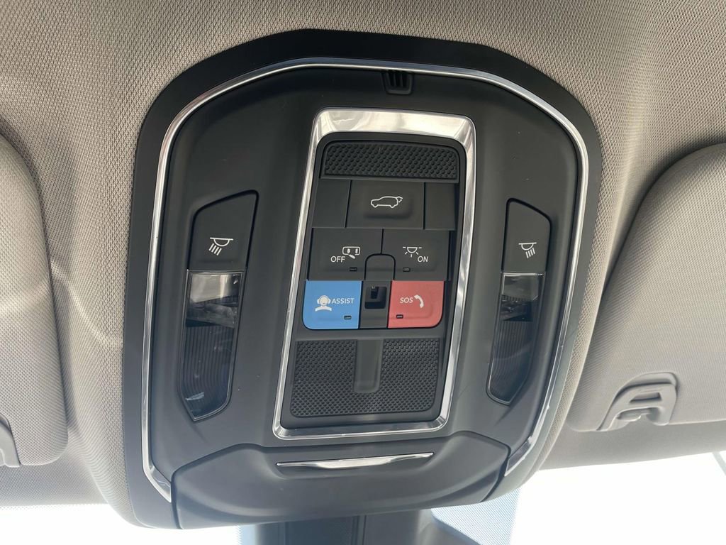 Used 2024 Jeep Wagoneer Series II w/ HD Trailer Tow Package image 28