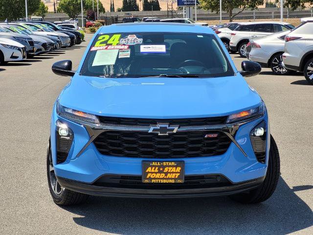 Used 2024 Chevrolet Trax RS w/ Sunroof Package FWD image 2