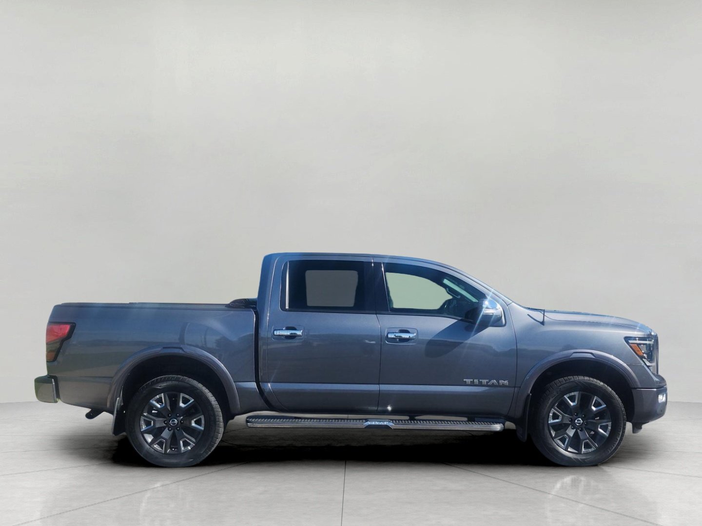 Used 2021 Nissan Titan Platinum Reserve w/ Moonroof Package AWD/4WD image 4