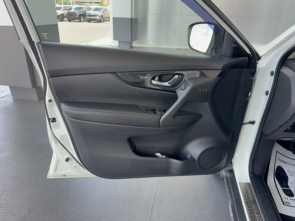 Used 2018 Nissan Rogue SL w/ Premium Package FWD image 7